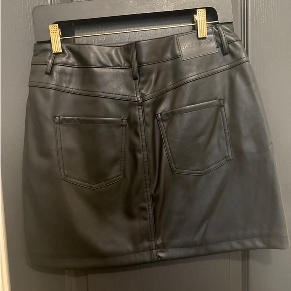 DKNY Jeans Zip Front Faux Leather Mini Skirt | Black | 29 | NWT - Picture 4 of 7